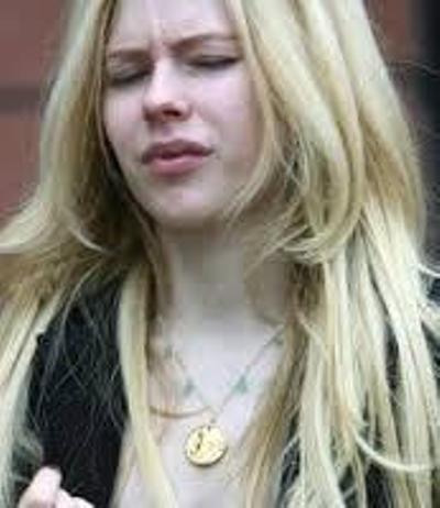 Avril Lavigne No Makeup Pictures