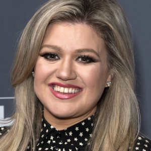 Kelly Clarkson Makeup