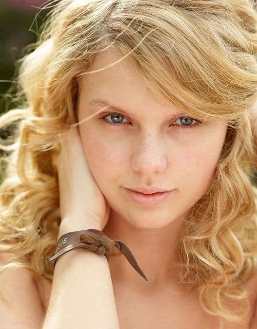 Young Taylor Swift without makeup