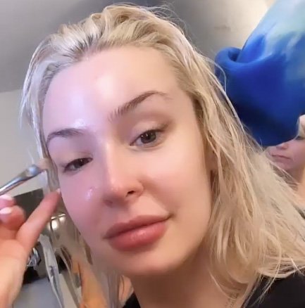 Tana Mongeau bare face