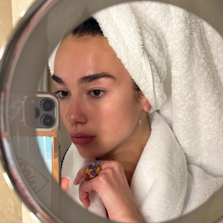 Dua Lipa With Minimal Makeup