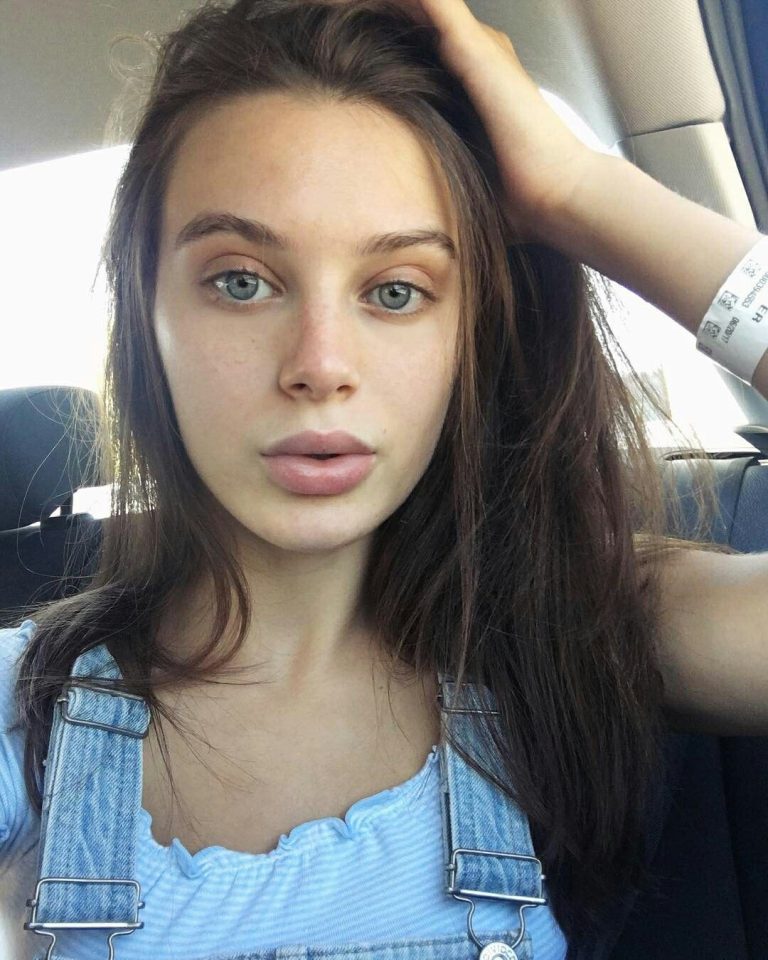 Lana Rhoades With Minimal Makeup